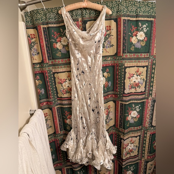 Reformation Evanthe Prosecco Blossom Silk Blend Ruffle Hem Maxi Dress 2 - Picture 5 of 9